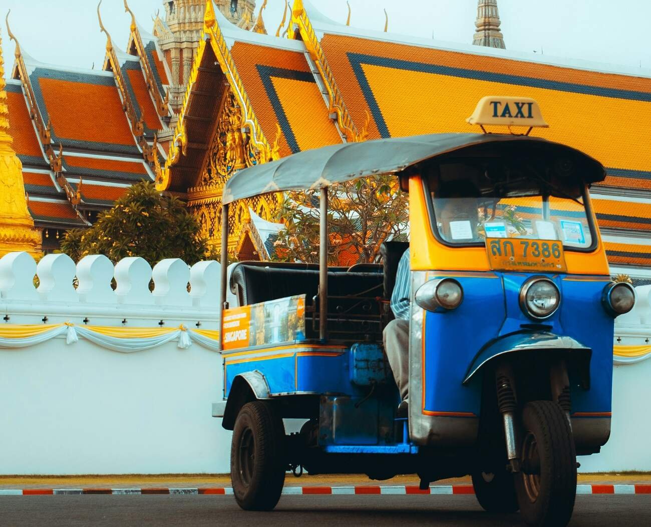 How to Use Tuk-Tuks and Rickshaws